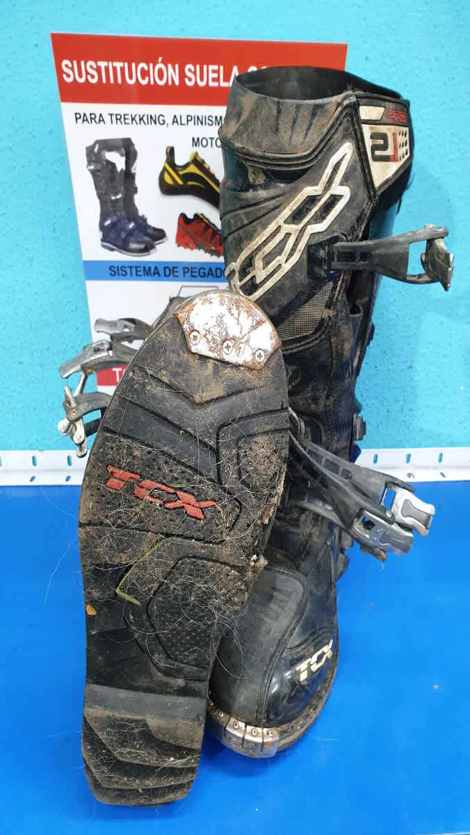 Botas enduro reparadas con suela vibram T-Rex