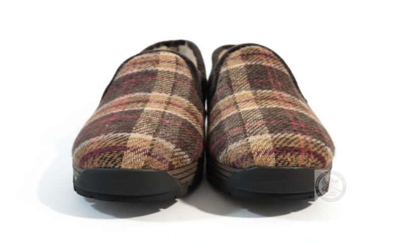 zapatillas caballero de andar por casa con suelas vibram de montaña modelo Tsavo