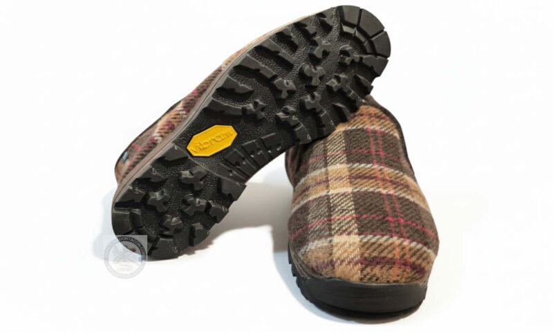 zapatillas caballero de andar por casa con suelas vibram de montaña modelo Tsavo